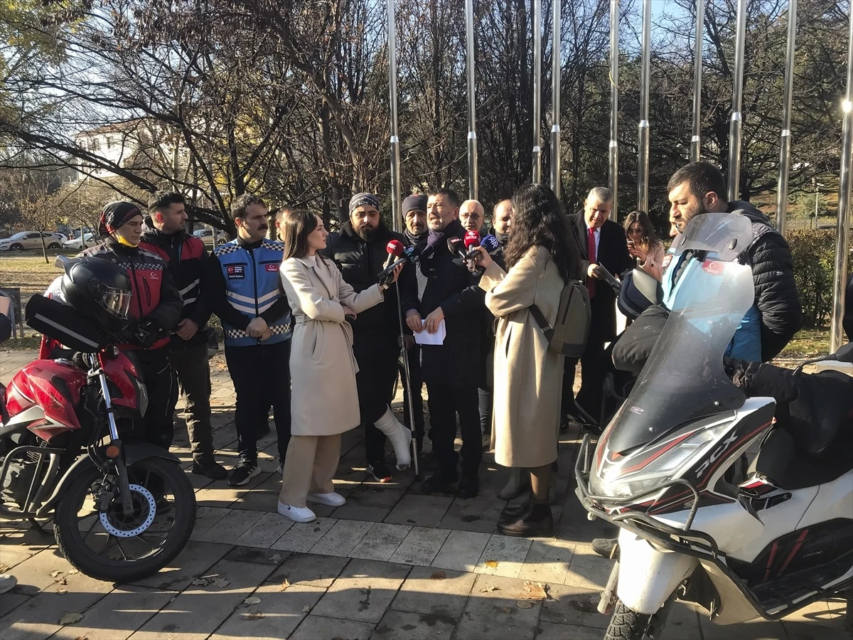 CHP Milletvekili Veli Ağbaba, motokuryelerin çalışma şartlarını düzenlemek için çağrıda bulundu