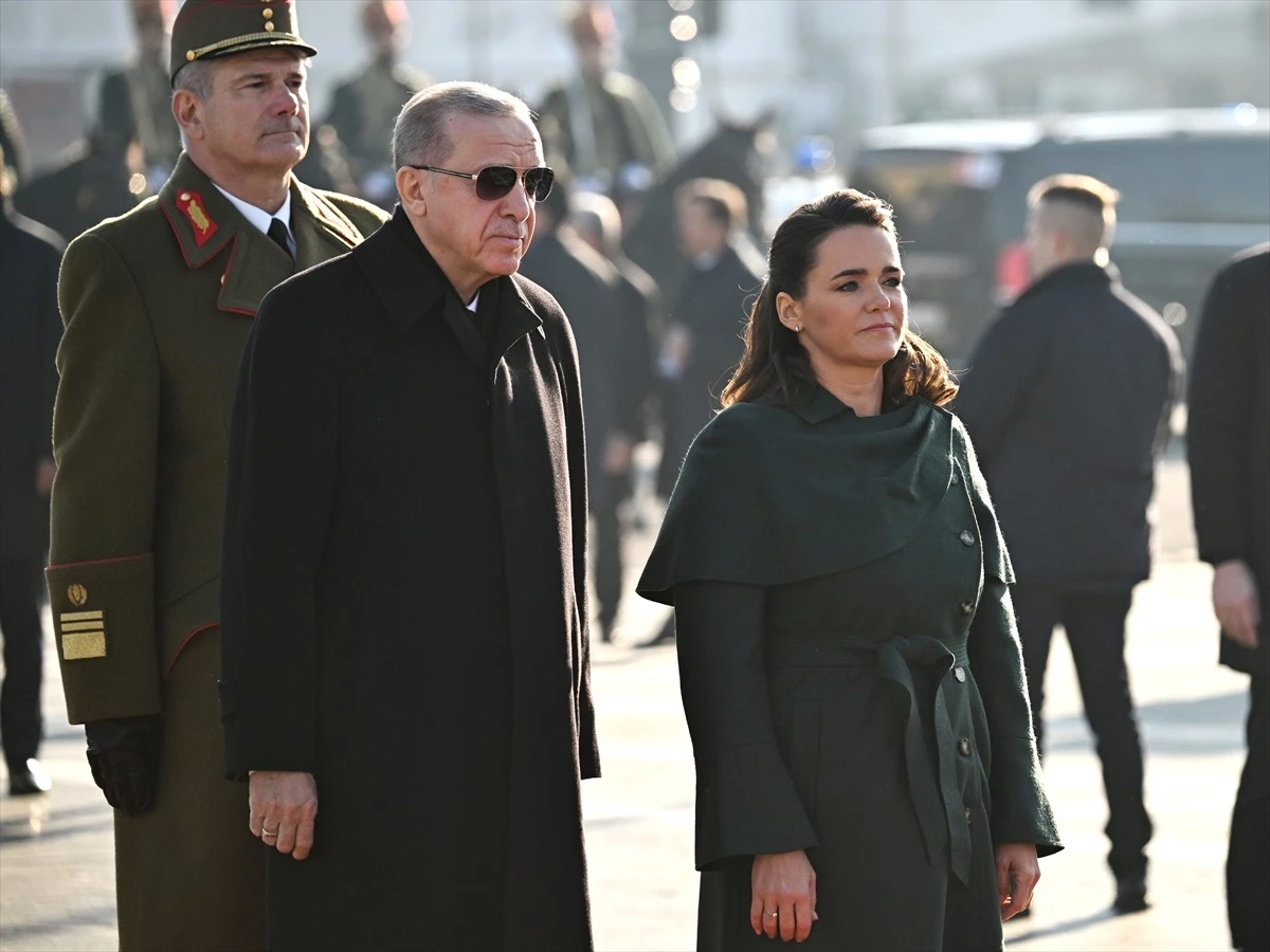 Cumhurbaşkanı Erdoğan, Budapeşte\'de remsi törenle karşılandı