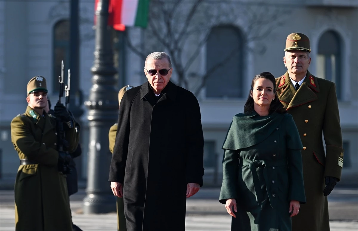Cumhurbaşkanı Erdoğan Macaristan'da resmi törenle karşılandı - Son Dakika