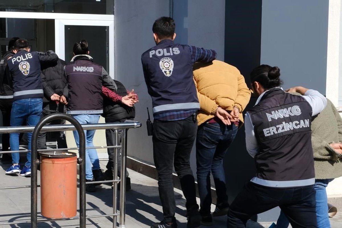 Erzincan\'da 35 kişi ve 9 düzensiz göçmen yakalandı