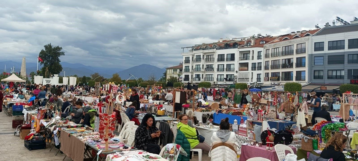 Fethiye\'de Yeni Yıl Pazarı İlgi Gördü