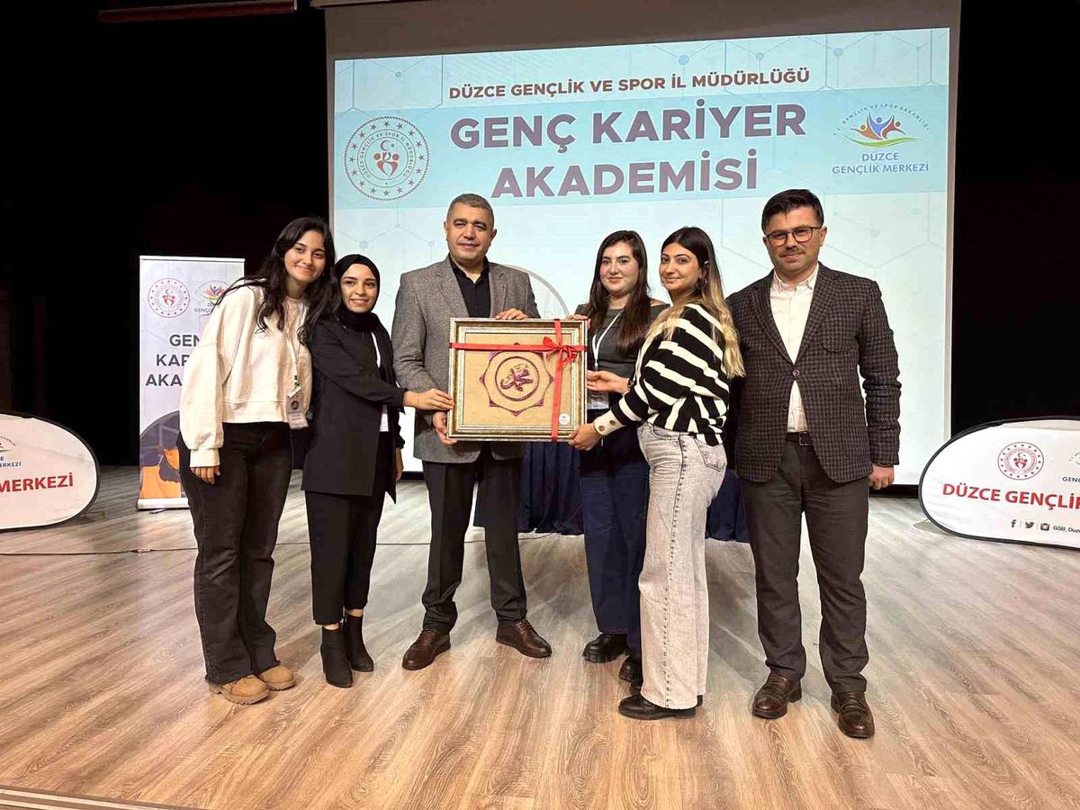 Düzce Gençlik Spor Müdürlüğü Genç Kariyer Akademisi düzenliyor