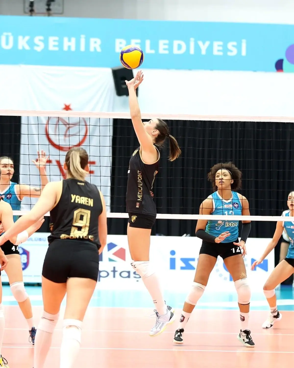 Göztepe Voleybol İstanbul Büyükşehir Belediyespor\'a mağlup oldu