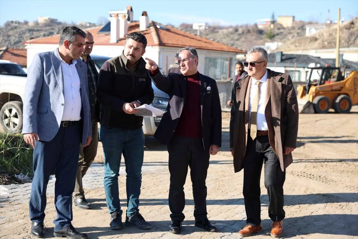 Hacılar Belediyesi Yol ve Kilit Parke Taşı Yenileme Çalışmalarına Devam Ediyor