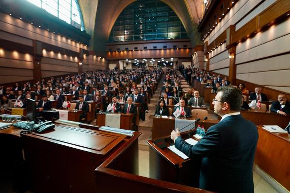 İBB Başkanı Ekrem İmamoğlu Gençlik Meclisi\'ne Katıldı