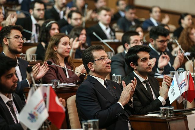 İmamoğlu'ndan 'CHP Eş Başkanı' yakıştırmalarına yanıt: Benim kulağım kötü sesleri hiç duymuyor İmamoğlu'ndan 'CHP Eş Başkanı' yakıştırmalarına yanıt: Benim kulağım kötü sesleri hiç duymuyor