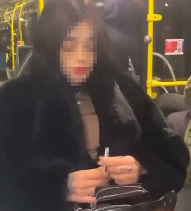 İstanbul'da Metrobüste Uyuşturucu Hazırlayan 3 Kadın Yakalandı