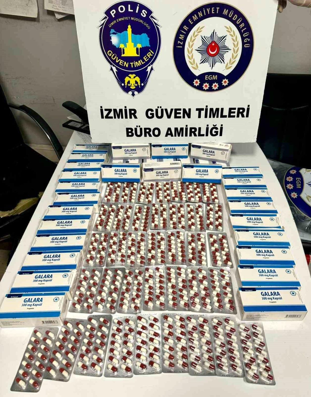 İzmir\'de uyuşturucu operasyonu: Çok sayıda hap ele geçirildi, 1 kişi tutuklandı