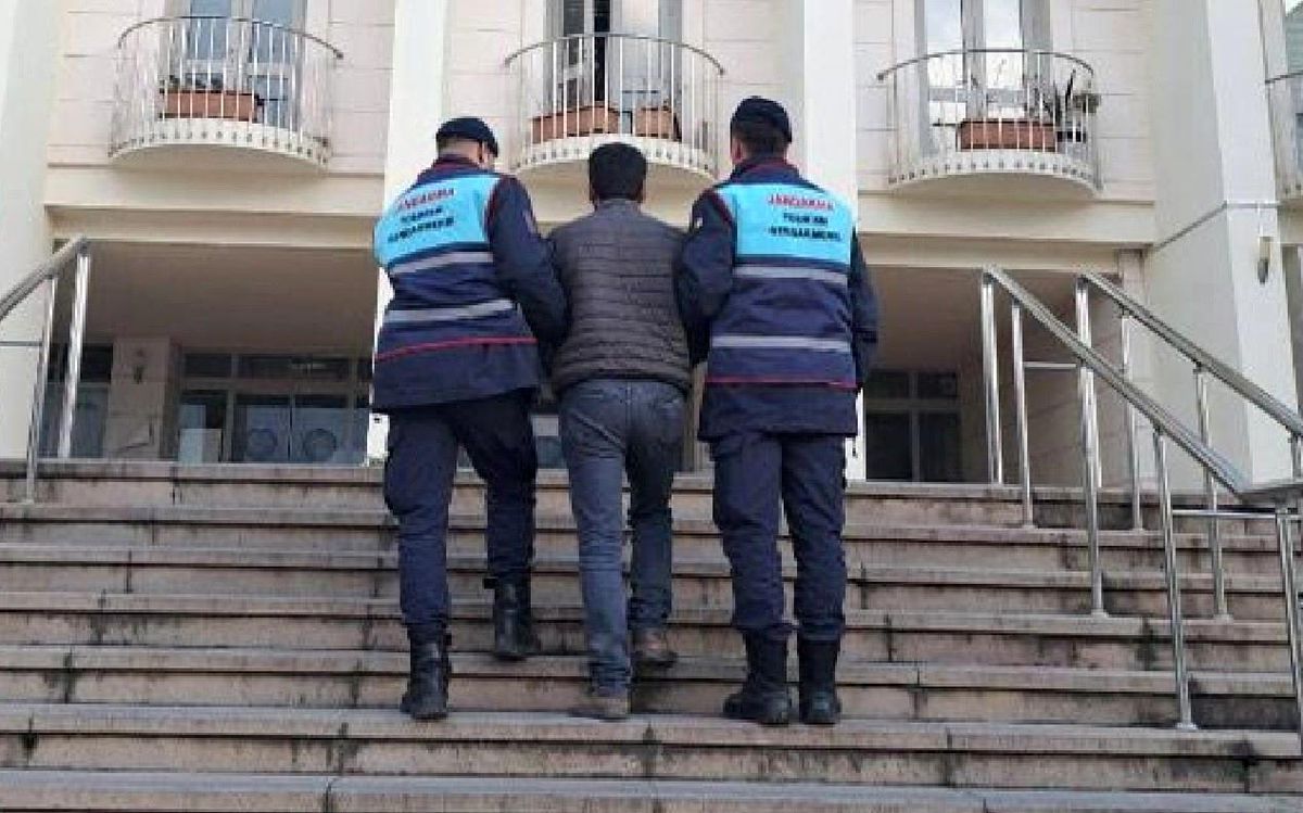 Muğla\'da aranan iki kişi jandarma tarafından yakalandı