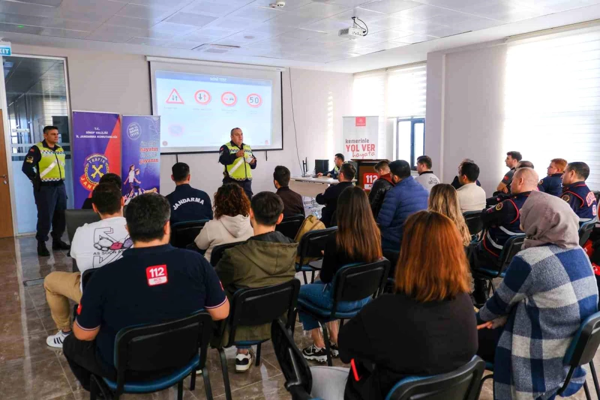 Sinop\'ta Jandarma ekipleri 112 Acil Çağrı Merkezi çalışanlarına trafik eğitimi verdi
