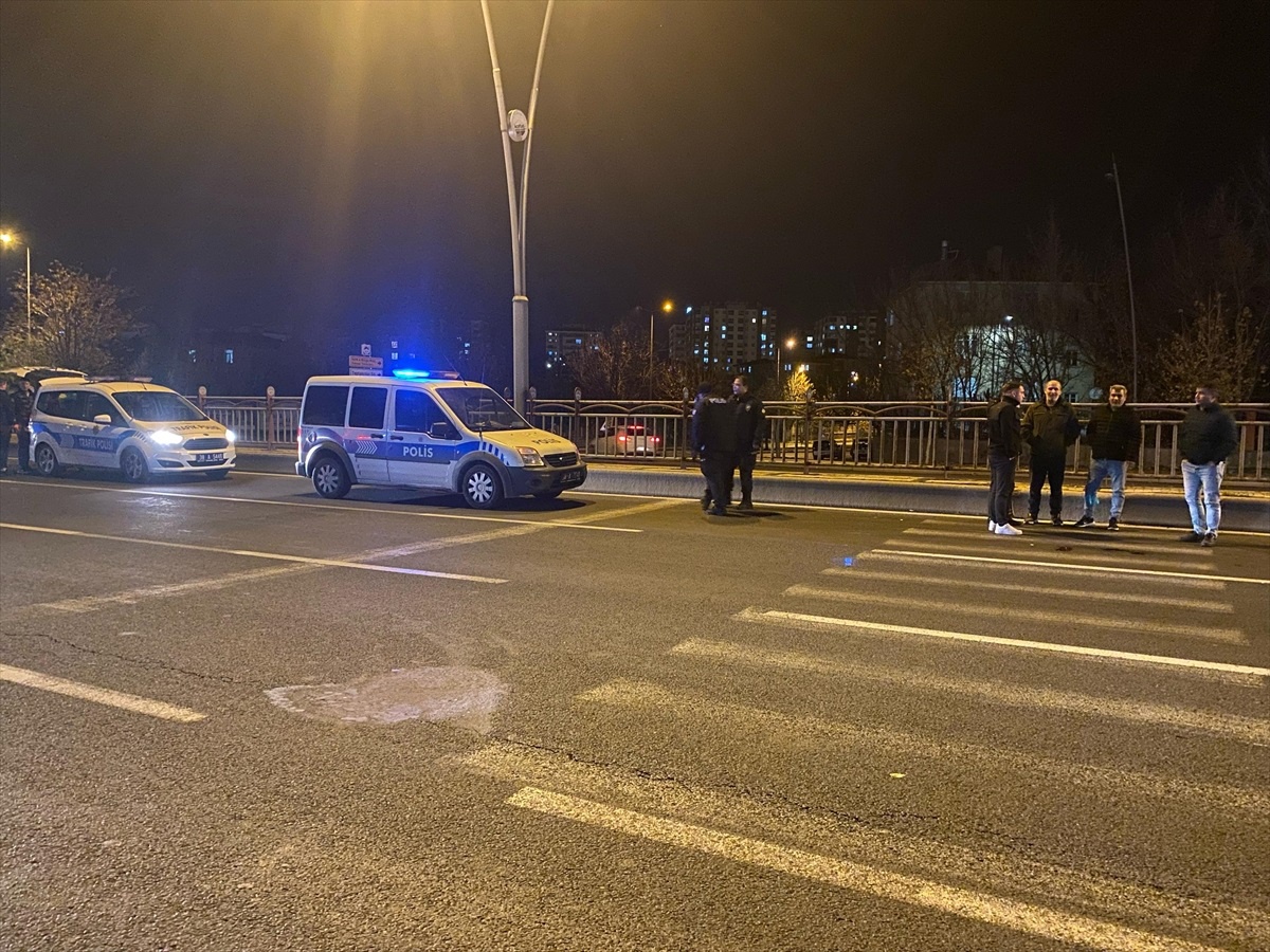 Kayseri\'de Genç Kız Yolun Karşısına Geçerken Araç Çarpması Sonucu Hayatını Kaybetti
