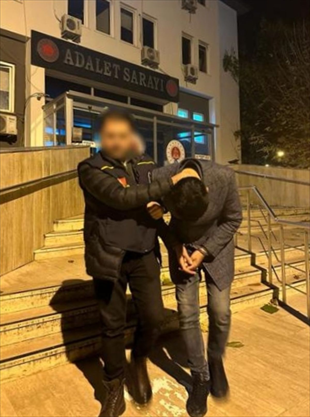 Körfez\'de durdurulan araçta 6 düzensiz göçmen yakalandı