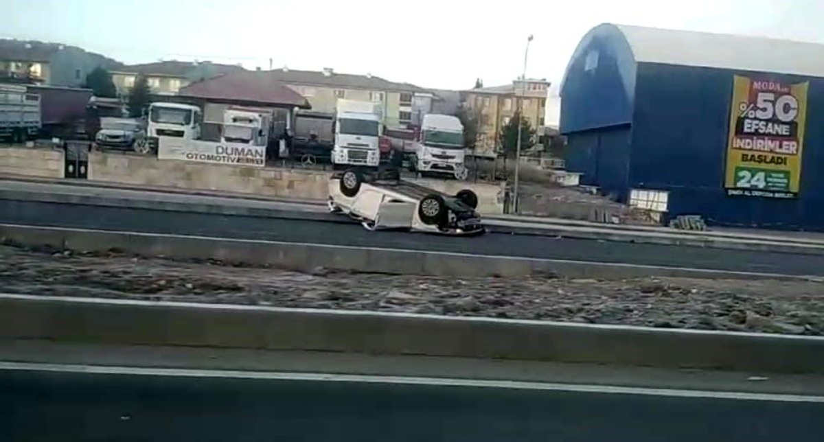 Kütahya\'da takla atan otomobilin sürücüsü yaralandı