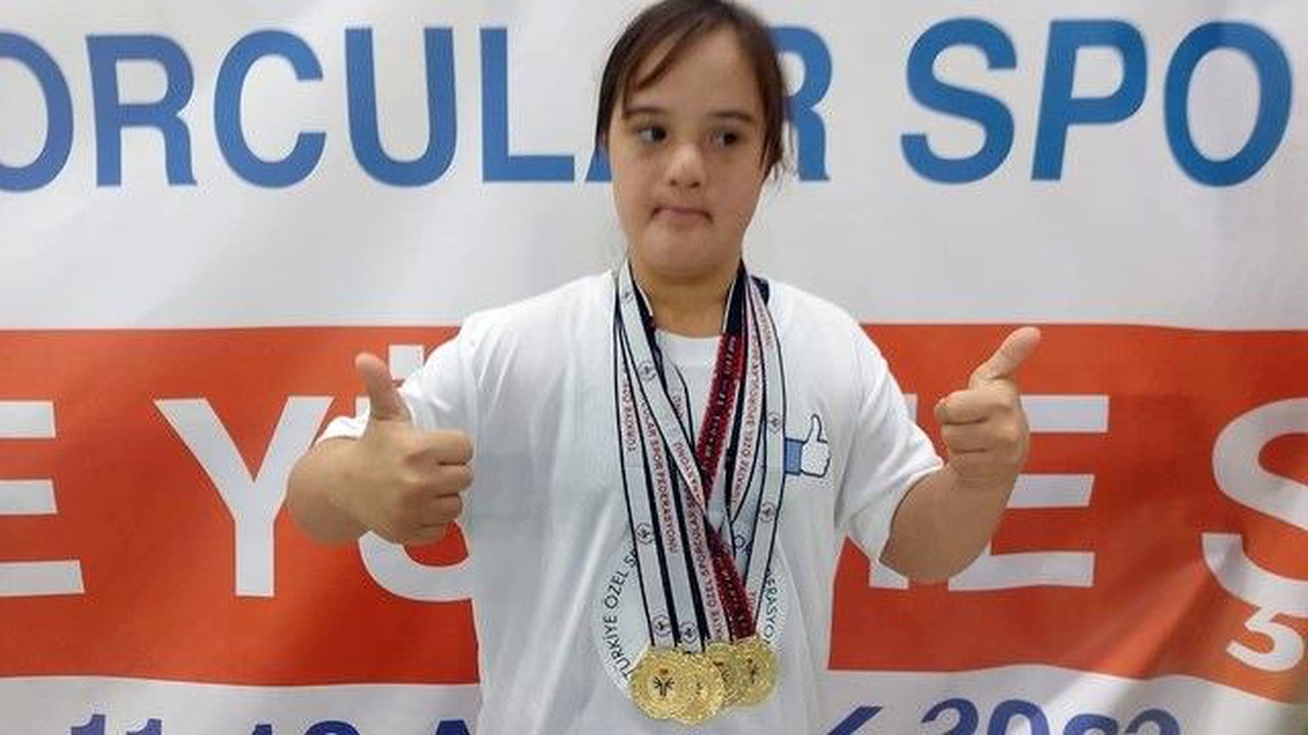 Muğla\'dan Elif Oral Türkiye Özel Sporcular Yüzme Şampiyonası\'nda şampiyon oldu