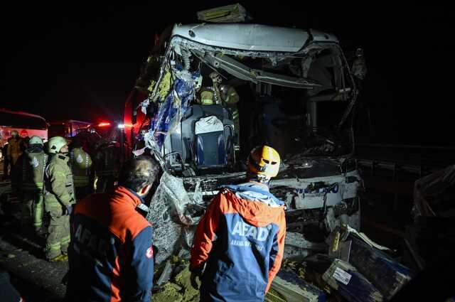 Kuzey Marmara'da yolcu otobüsüyle tır çarpıştı: 1 ölü, 31 yaralı