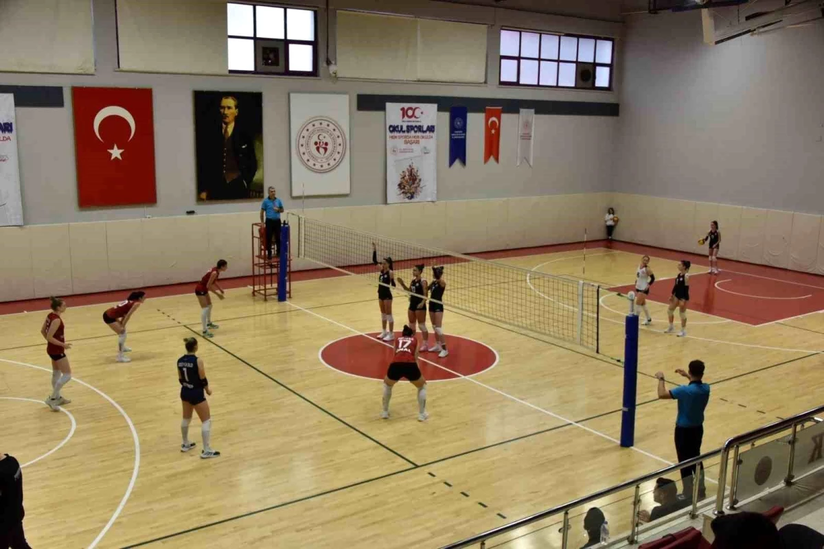 Bozüyük Belediyesi Kadın Voleybol Takımı Karabük Gençlik Spor\'u 3-0 Yendi