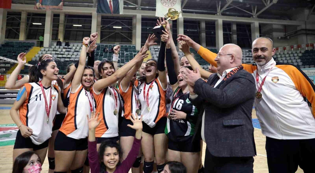 Menteşe Belediyespor\'dan 102 kupa ve bin 218 madalya