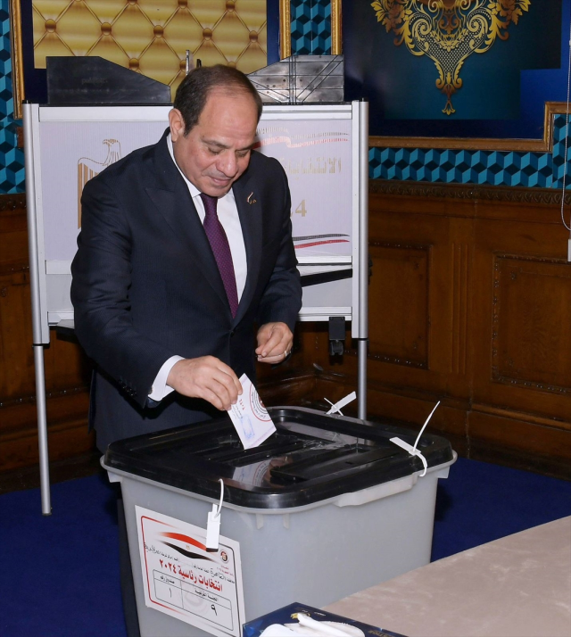 Mısır Cumhurbaşkanı Sisi oyların yüzde 89,6'sını alarak yeniden cumhurbaşkanı seçildi