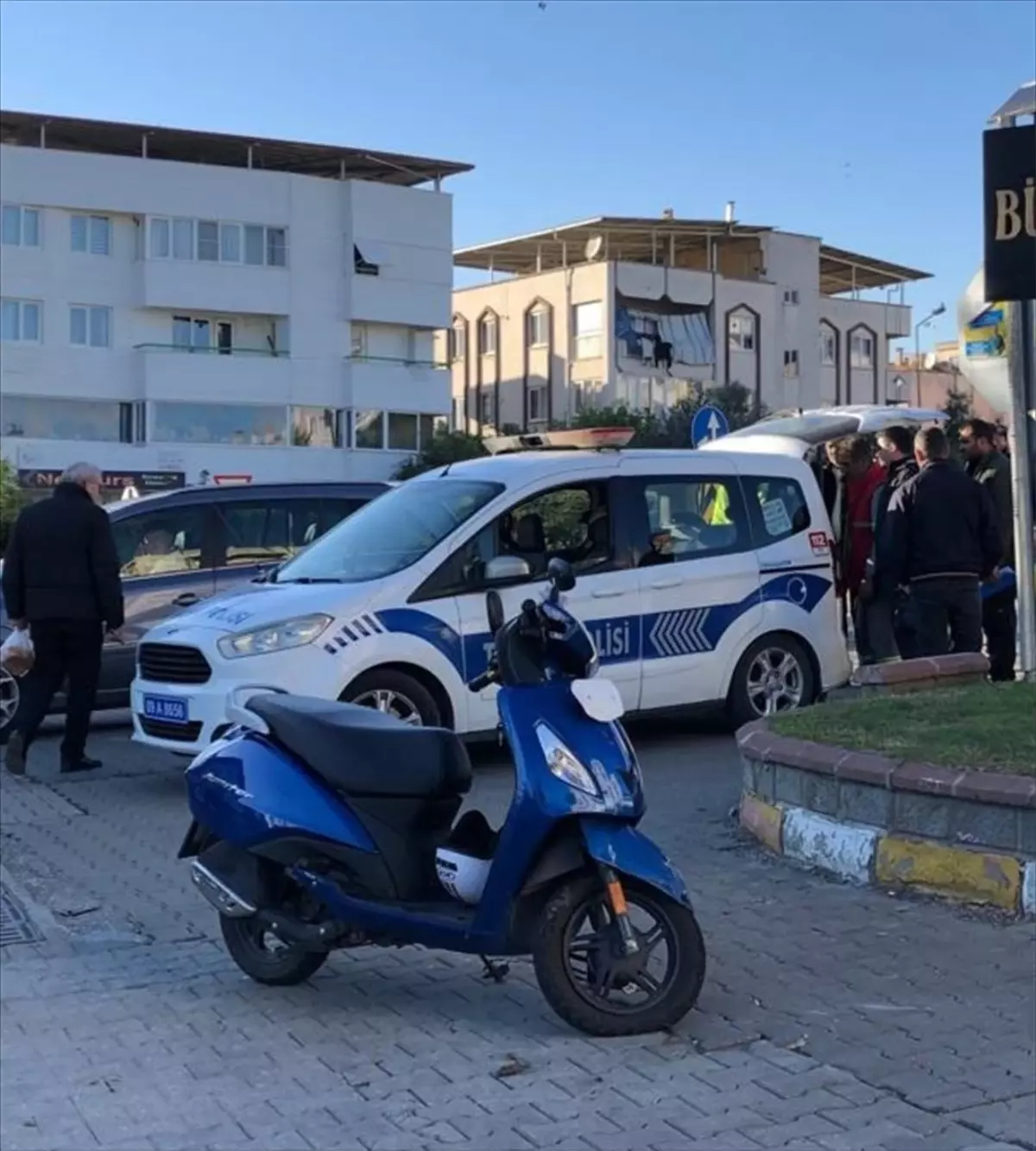 Nazilli\'de minibüsle motosikletin çarpışması sonucu 3 kişi yaralandı