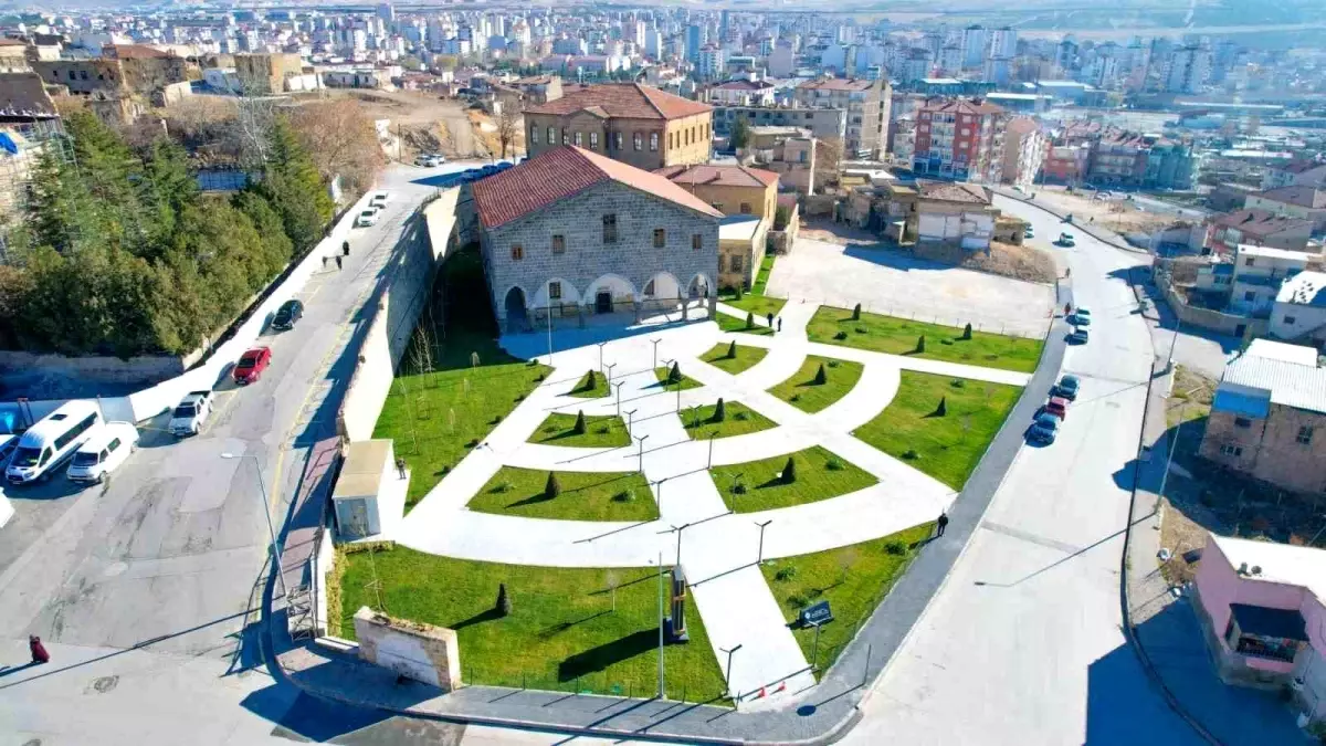 Niğde Belediyesi Restorasyon Çalışmalarını Tamamladığı Tarihi Rum Kilisesi\'ni Kütüphane Olarak Açıyor