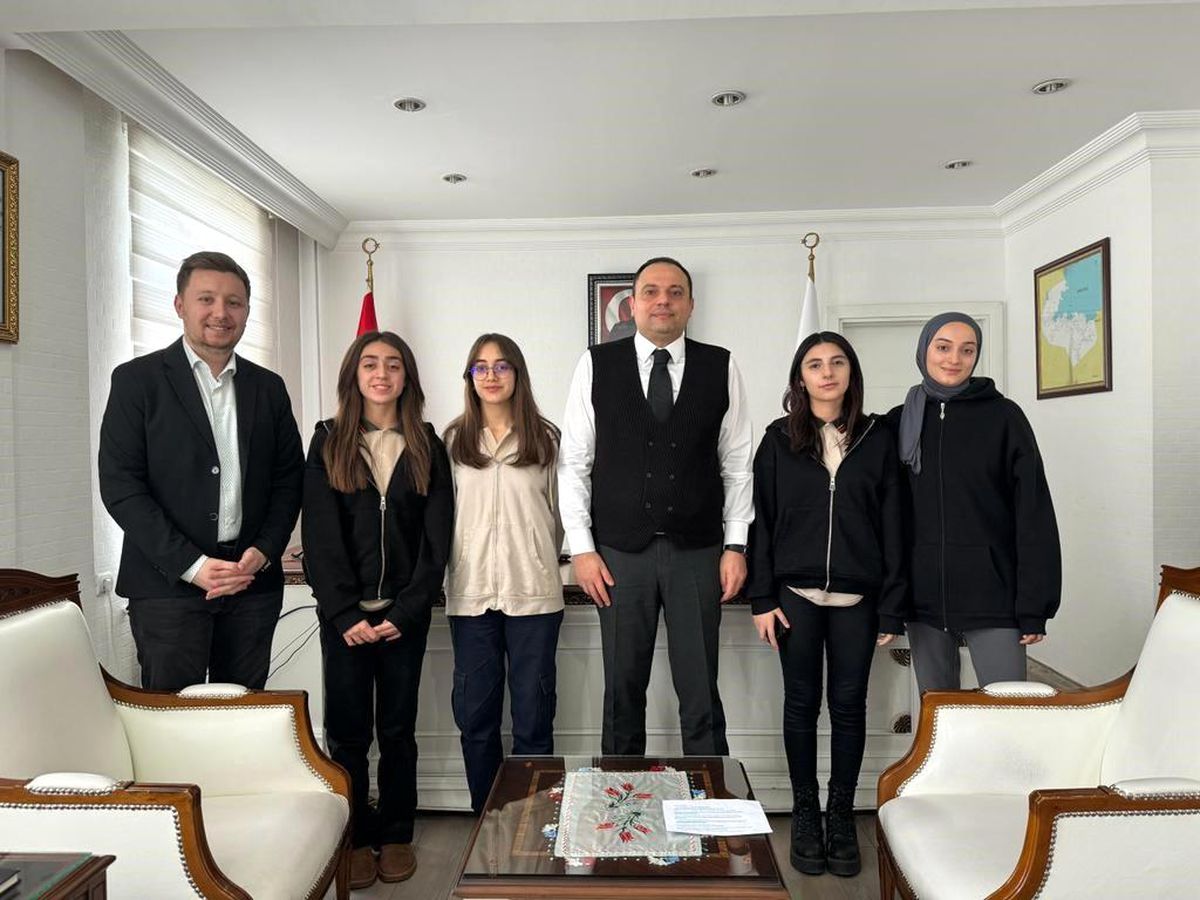 Tatvan Anadolu Lisesi öğrencileri Kaymakamı ziyaret etti