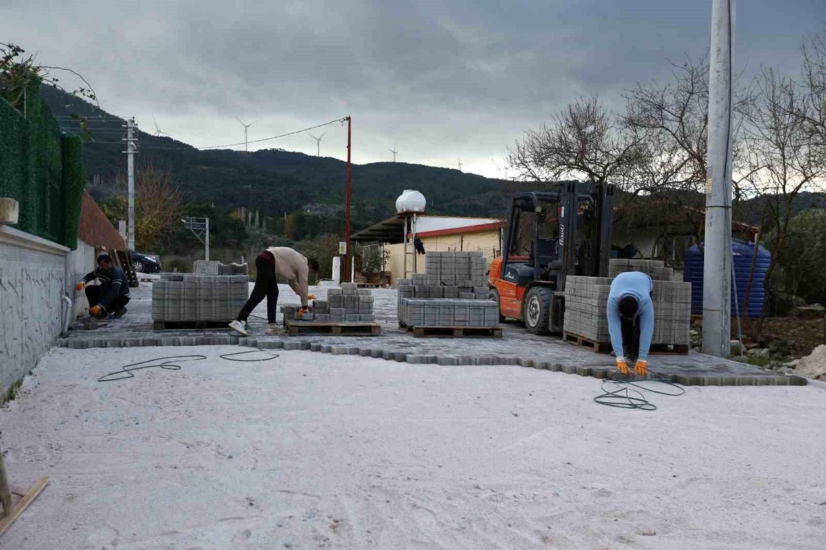 İzmir Selçuk Gökçealan\'da Yol Yapım Çalışmaları Başladı