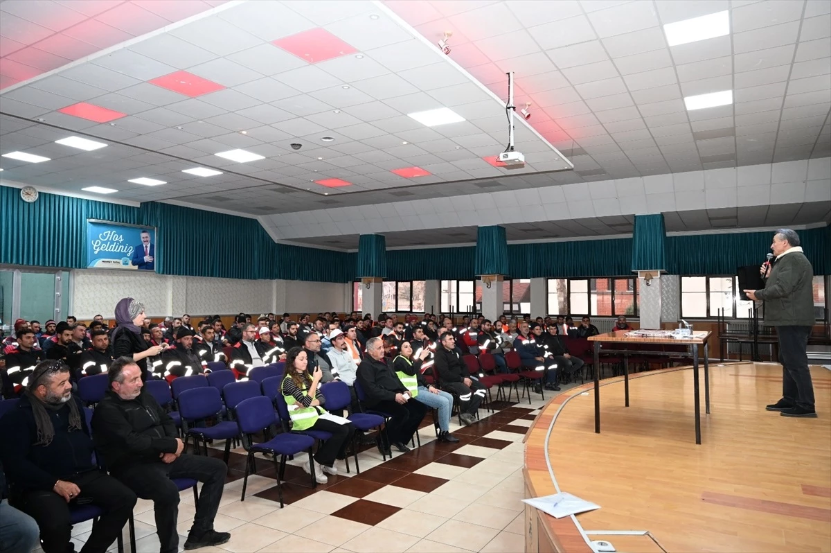 Seydişehir Belediyesi personeline iş sağlığı ve iş güvenliği eğitimi verildi