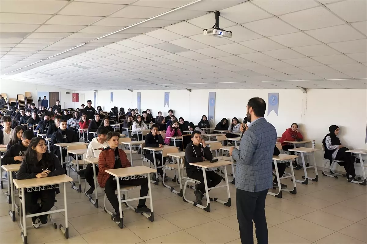 SUBÜ, şehirdeki liselere tanıtım ziyareti gerçekleştirdi