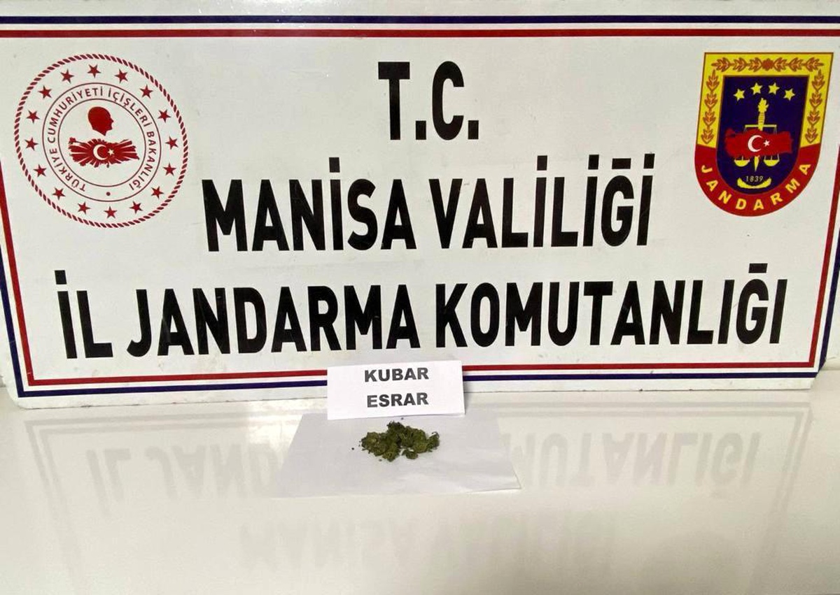 Manisa\'da jandarma operasyonunda 10.2 gram kubar esrar ele geçirildi
