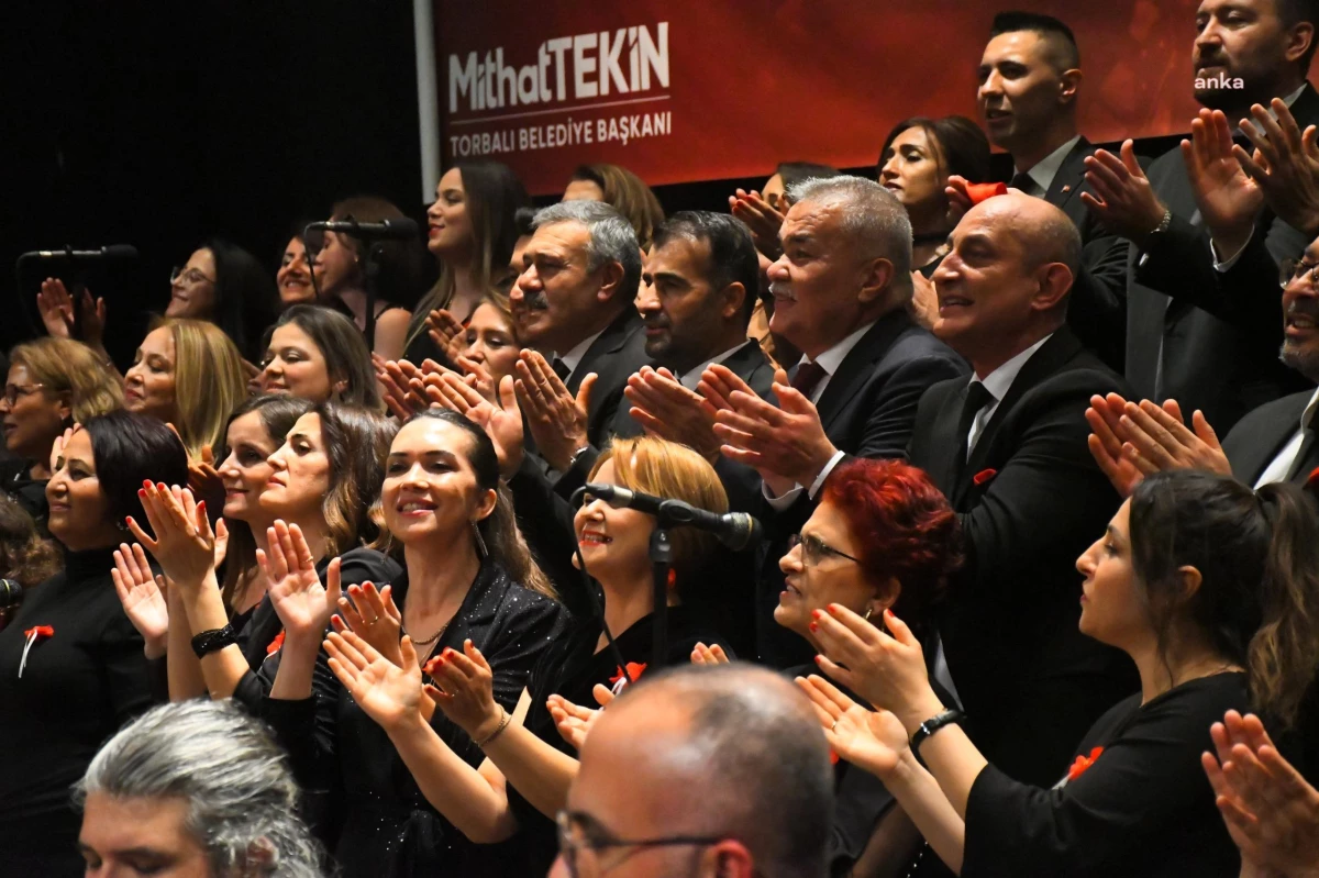 Torbalı Belediyesi Türk Halk Müziği Korosu \'Yüzyılın Türküleri\' konseriyle sanatseverlerin karşısına çıktı