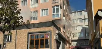 Ümraniye'de apartman yangını söndürüldü