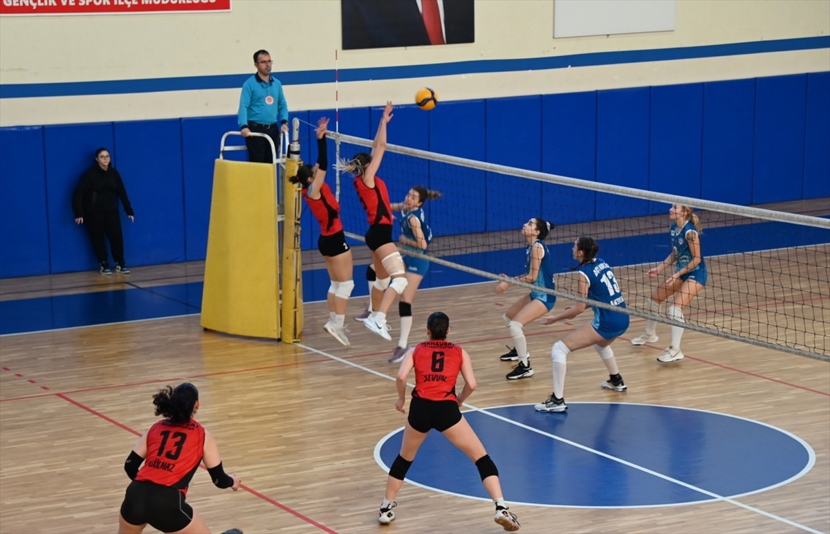 Manavgat Belediyespor Kadın Voleybol Takımı 7. galibiyetini aldı