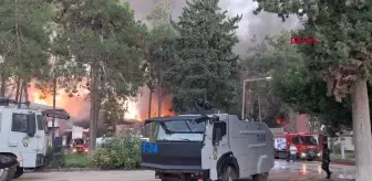 Adana'da kullanılmayan hastane binasının deposunda yangın (2)