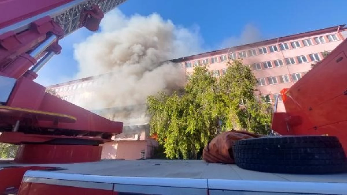 Adana Devlet Hastanesi\'nin depo kısmında yangın çıktı