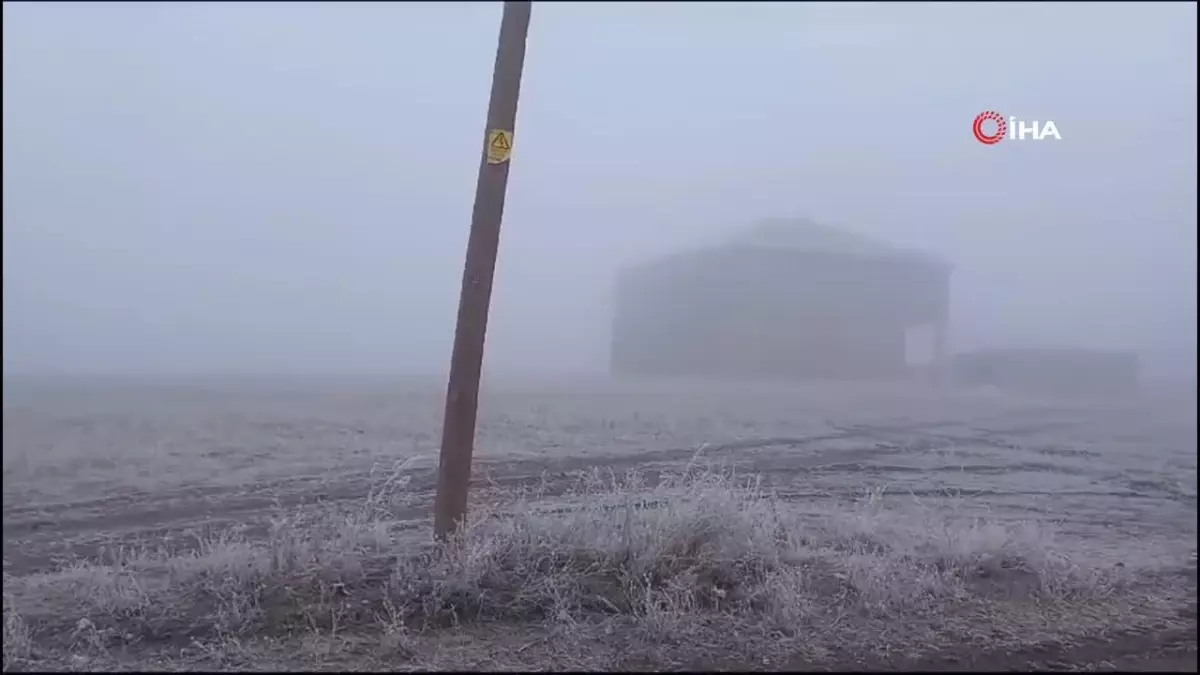 Ağrı\'da kurumaya bırakılan kıyafetler dondu