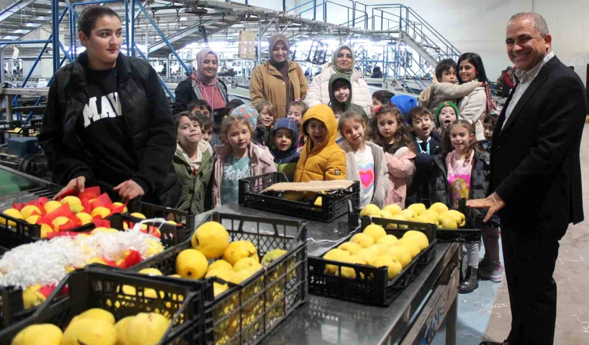 Alaşehir\'deki İlkokul Öğrencileri Yerli Ürün İşletmesini Ziyaret Etti