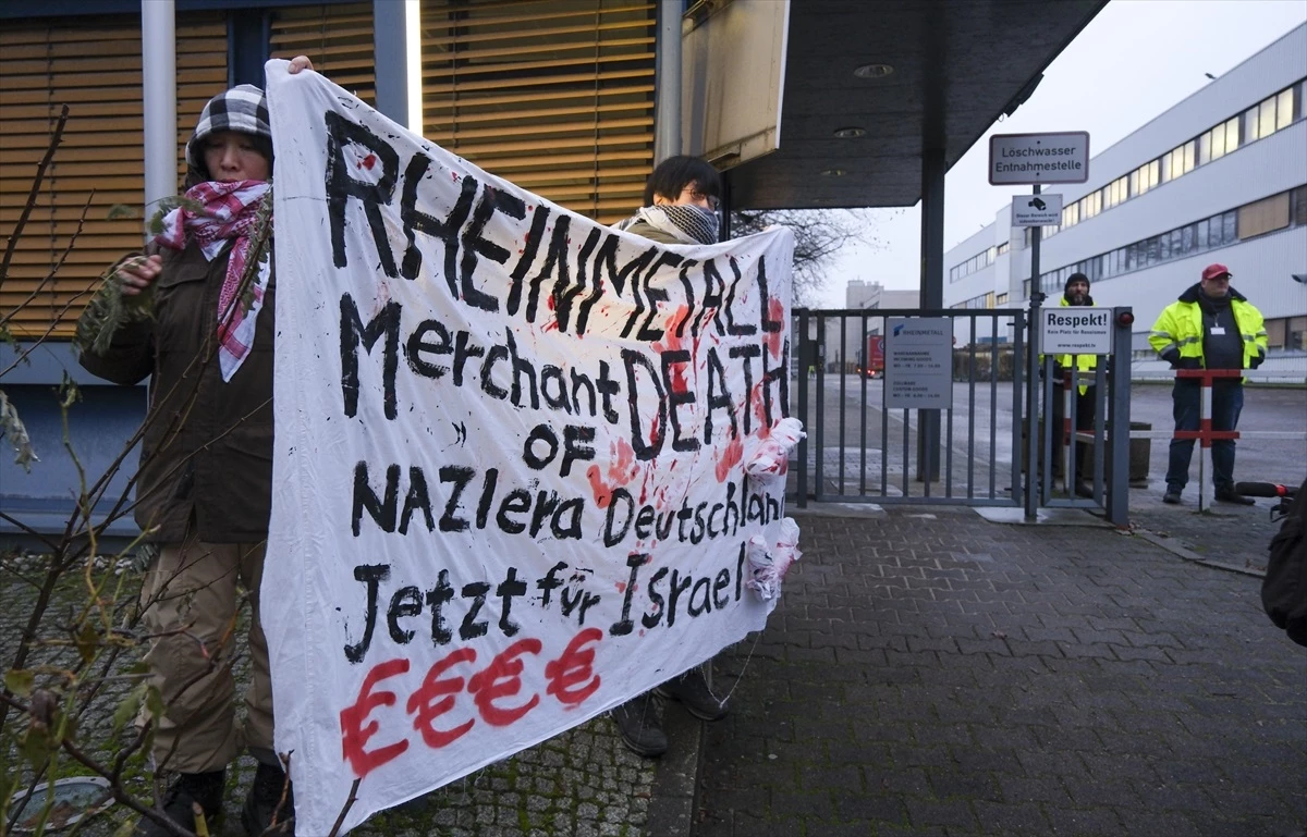 Almanya\'da Rheinmetall şirketi İsrail\'e silah sağlaması protesto edildi