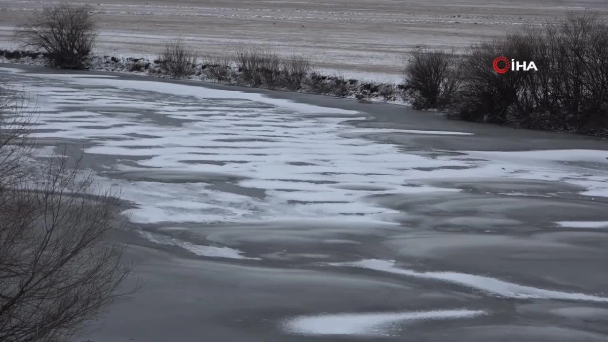 Ardahan buz kesti: Kura Nehri\'nin yüzeyi dondu