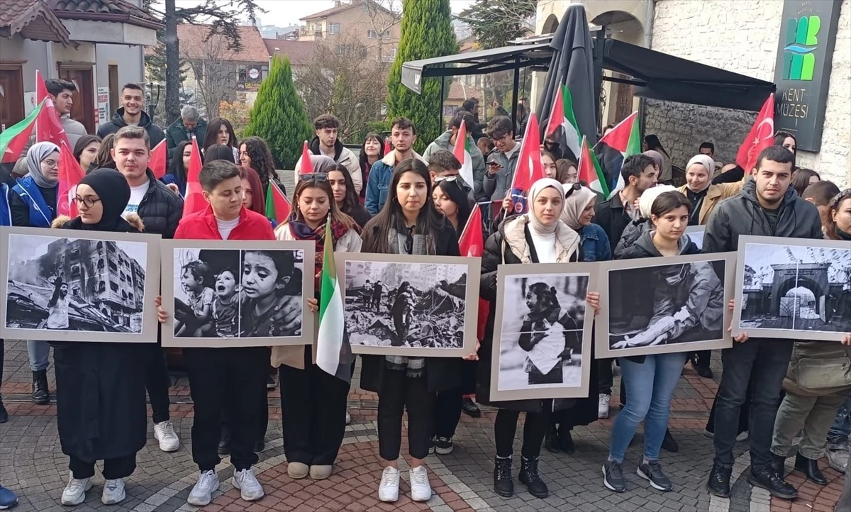 BARÜ Öğrencileri İsrail\'in Filistin\'e yönelik saldırılarını protesto etti