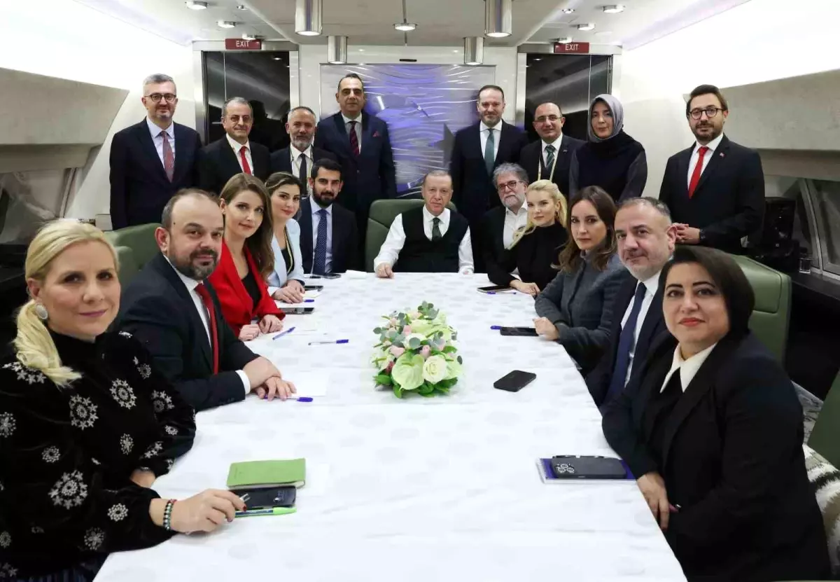 Cumhurbaşkanı Erdoğan: "(Belediye başkan adaylarının açıklanmasına ilişkin) Ay sonuna kadar da peyderpey aldığımız bu temayüllerin neticelerini...