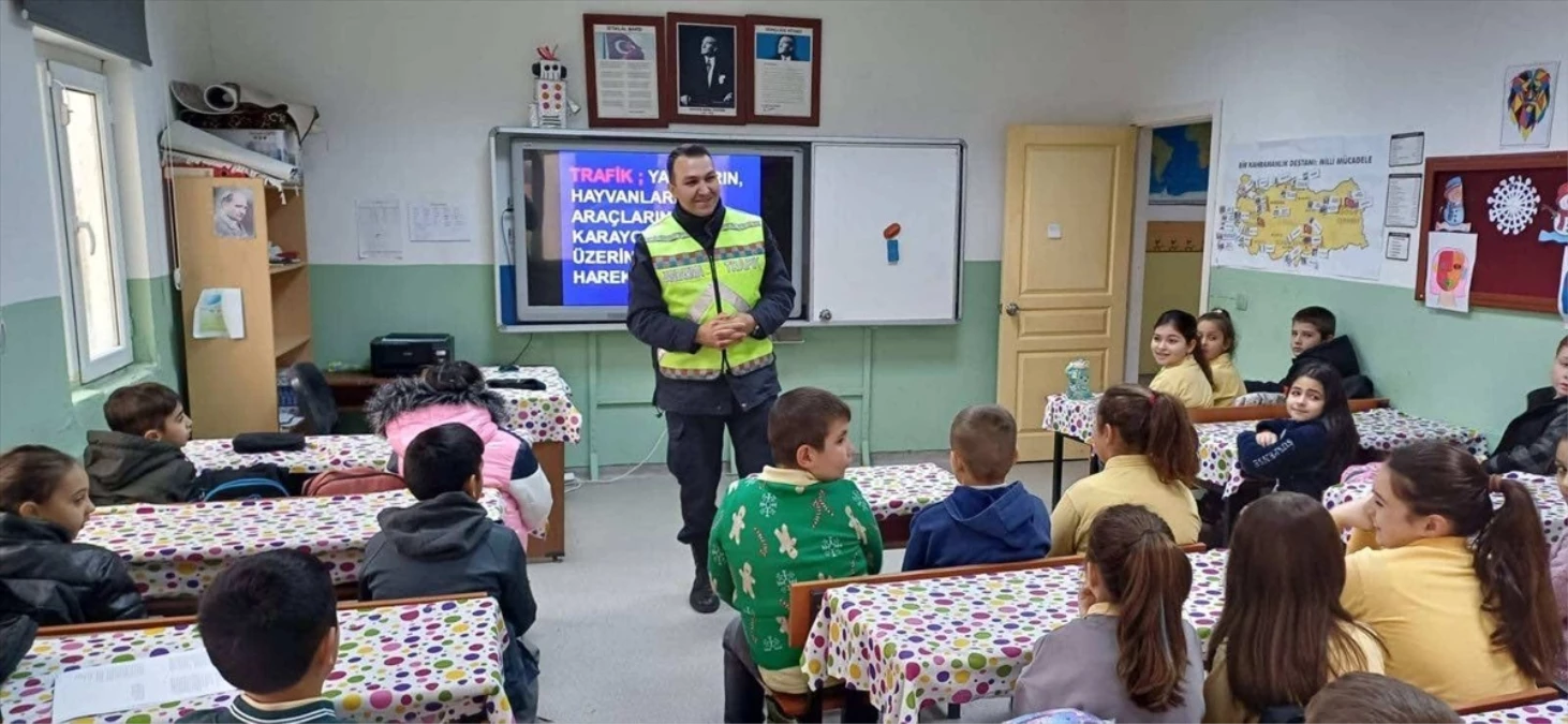 Edirne Jandarma Komutanlığı Öğrencilere Trafik Eğitimi Veriyor