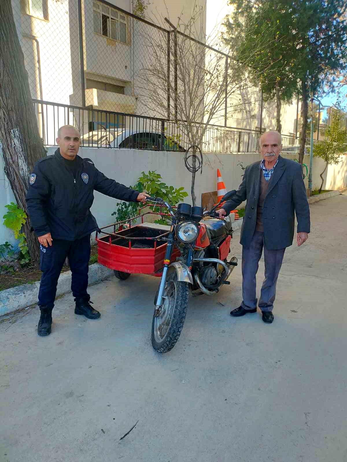 Gaziantep\'te 22 yıl sonra çalınan motosiklet ele geçirildi