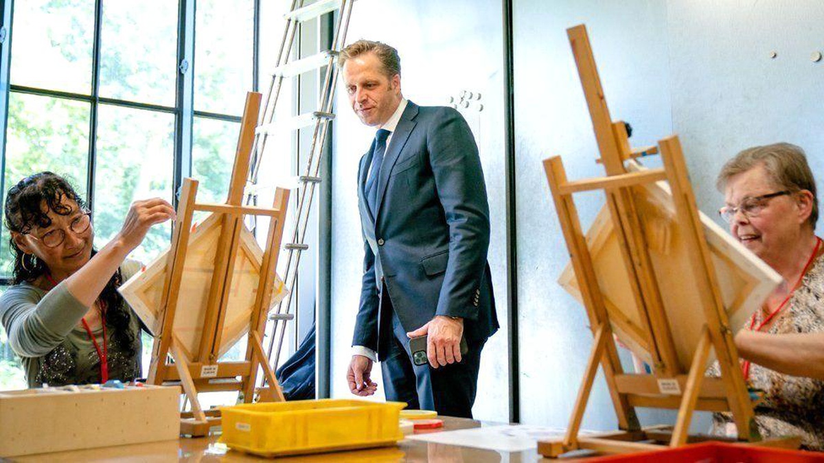Hollanda\'da bir trajedi sonrası yalnızlıkla mücadele için hangi programlar oluşturuldu?