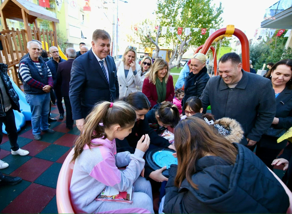 Karşıyaka Belediyesi Çocuk Oyun Parkı ve Otoparkı Hizmete Açtı