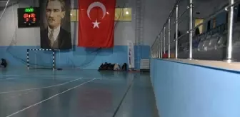Kelkit yine sarsıldı; yeniden depremi yaşayan öğrenciler spor salonunda sabahladı