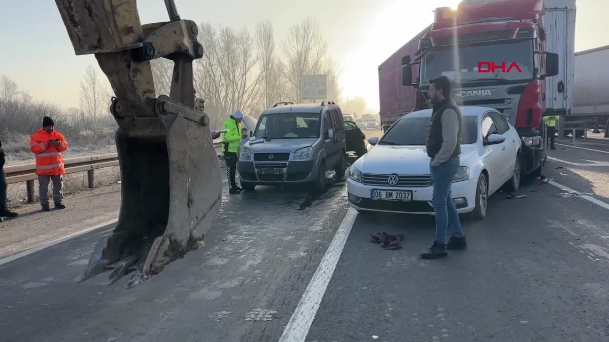 Kütahya\'da zincirleme trafik kazası: 4 yaralı