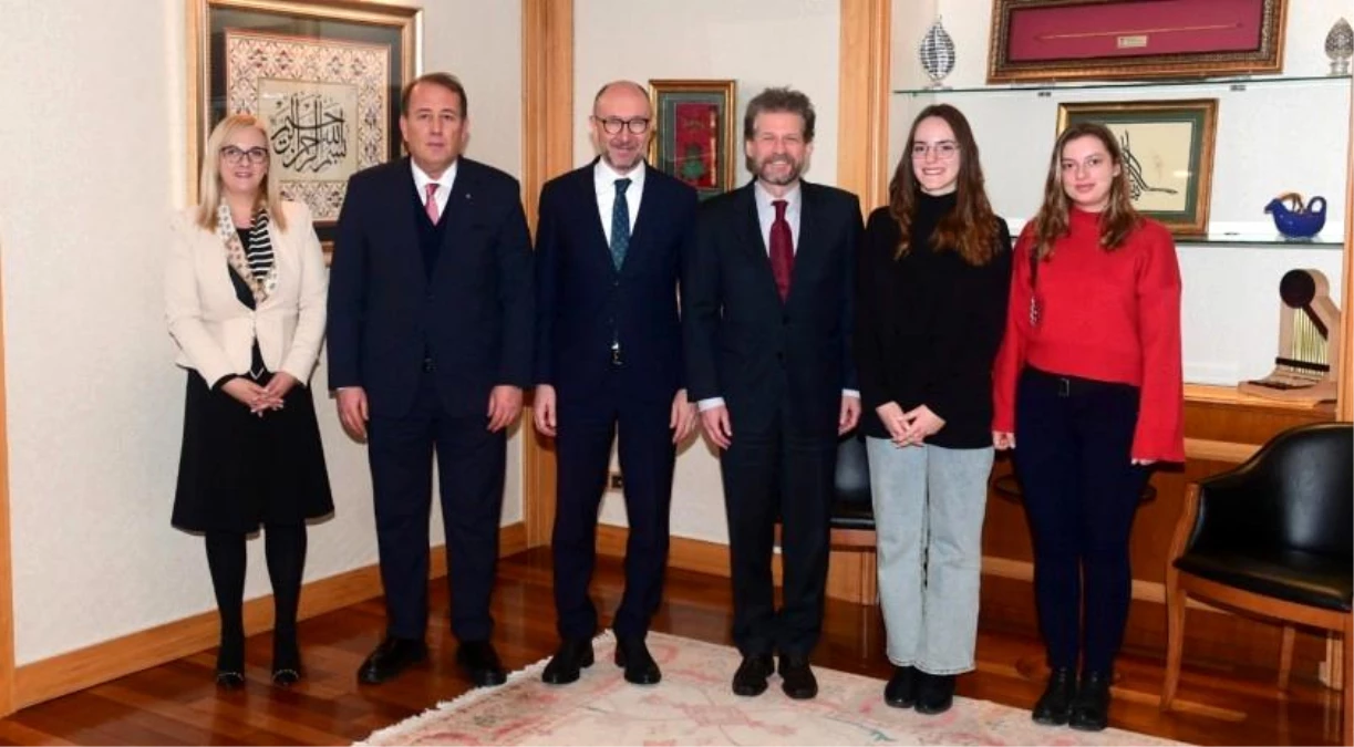 Kuzey Makedonya Büyükelçisi ve Eskişehir Milletvekili Anadolu Üniversitesi\'ni ziyaret etti