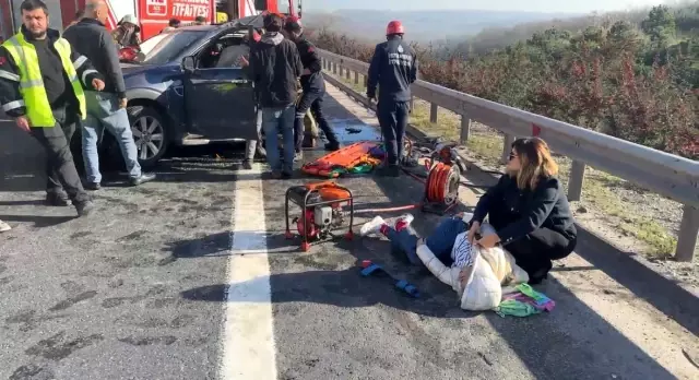 Kuzey Marmara Otoyolu'nda cip önce otomobile sonra tıra çarptı: 6 yaralı