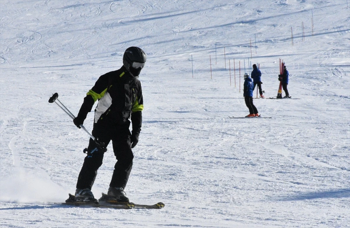 Türkiye Kayak Federasyonu Başkanı Ali Oto: Gelecek nesillere örnek olacak kayakçılar yetiştirmeyi hedefliyoruz