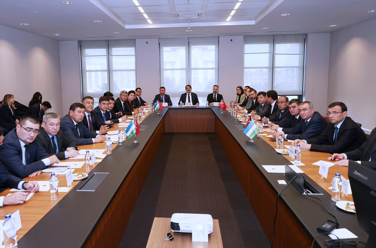 Özbek mülki idare amirleri, Cumhurbaşkanlığı İnsan Kaynakları Ofisini ziyaret etti